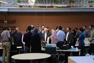 بازدید دکتر ظریف از کارخانه نوآوری آزادی