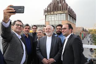 بازدید دکتر ظریف از کارخانه نوآوری آزادی