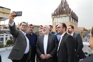 بازدید دکتر ظریف از کارخانه نوآوری آزادی
