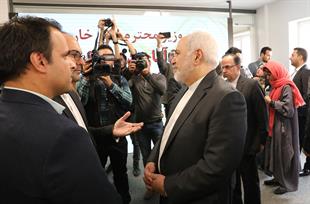 بازدید دکتر ظریف از کارخانه نوآوری آزادی