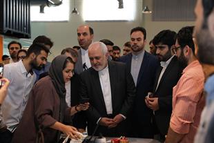 بازدید دکتر ظریف از کارخانه نوآوری آزادی