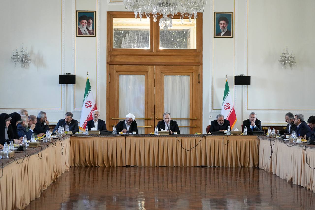 نشست مجمع نمایندگان استان تهران در مجلس شورای اسلامی‌با وزیر امور خارجه