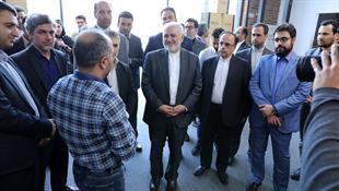 بازدید دکتر ظریف از کارخانه نوآوری آزادی