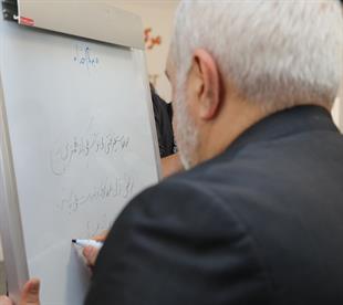 بازدید دکتر ظریف از کارخانه نوآوری آزادی