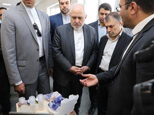بازدید دکتر ظریف از کارخانه نوآوری آزادی